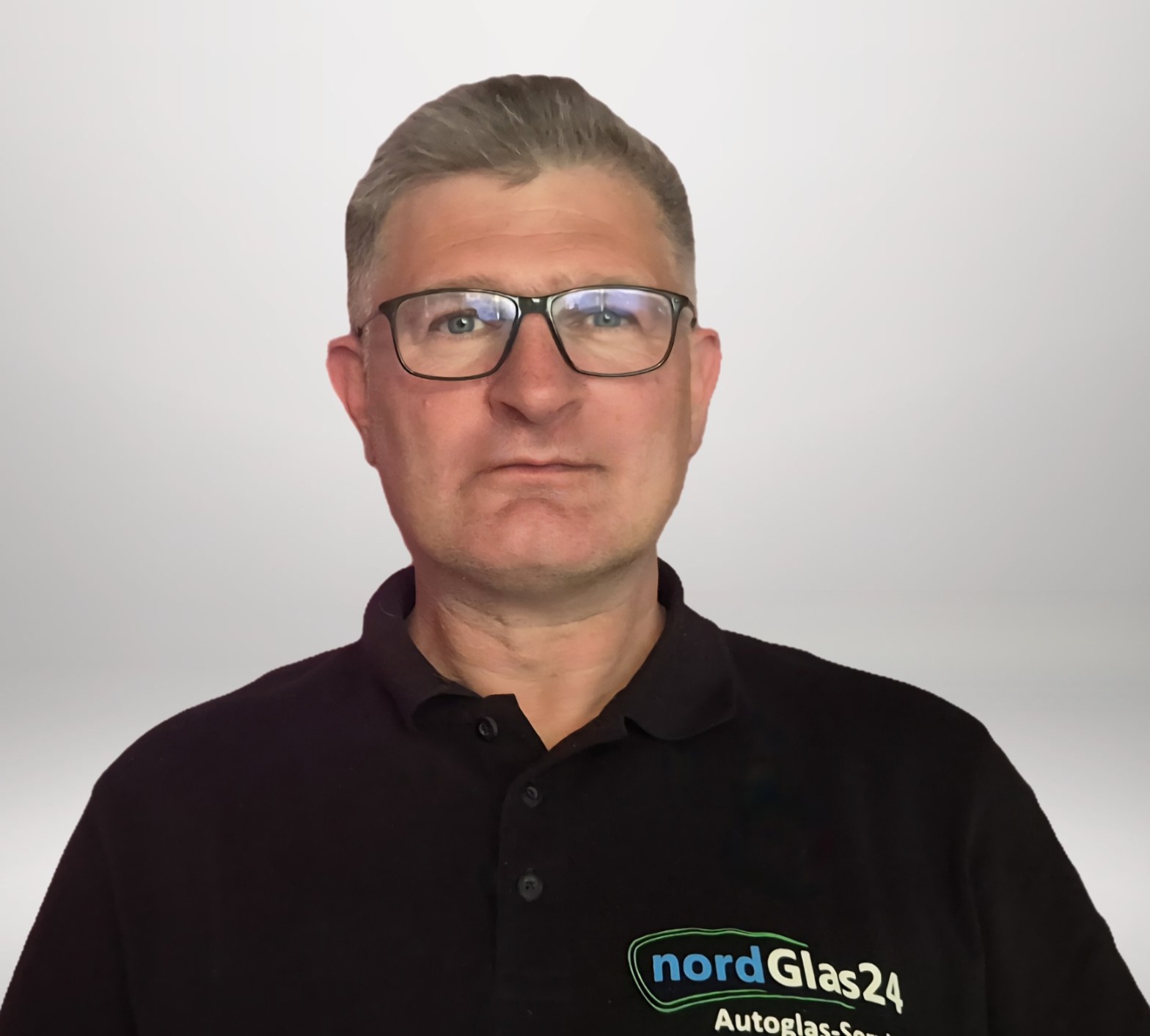 Swen Lilienthal – Fahrzeugglaser und Gesellschafter bei nordGlas24, Experte für Autoglasreparatur in PKW, LKW und Wohnmobilen